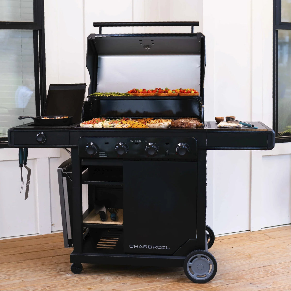 Grill and Gas 4-Burner Side Burner with Pro Char-Broil Series™ Griddle
