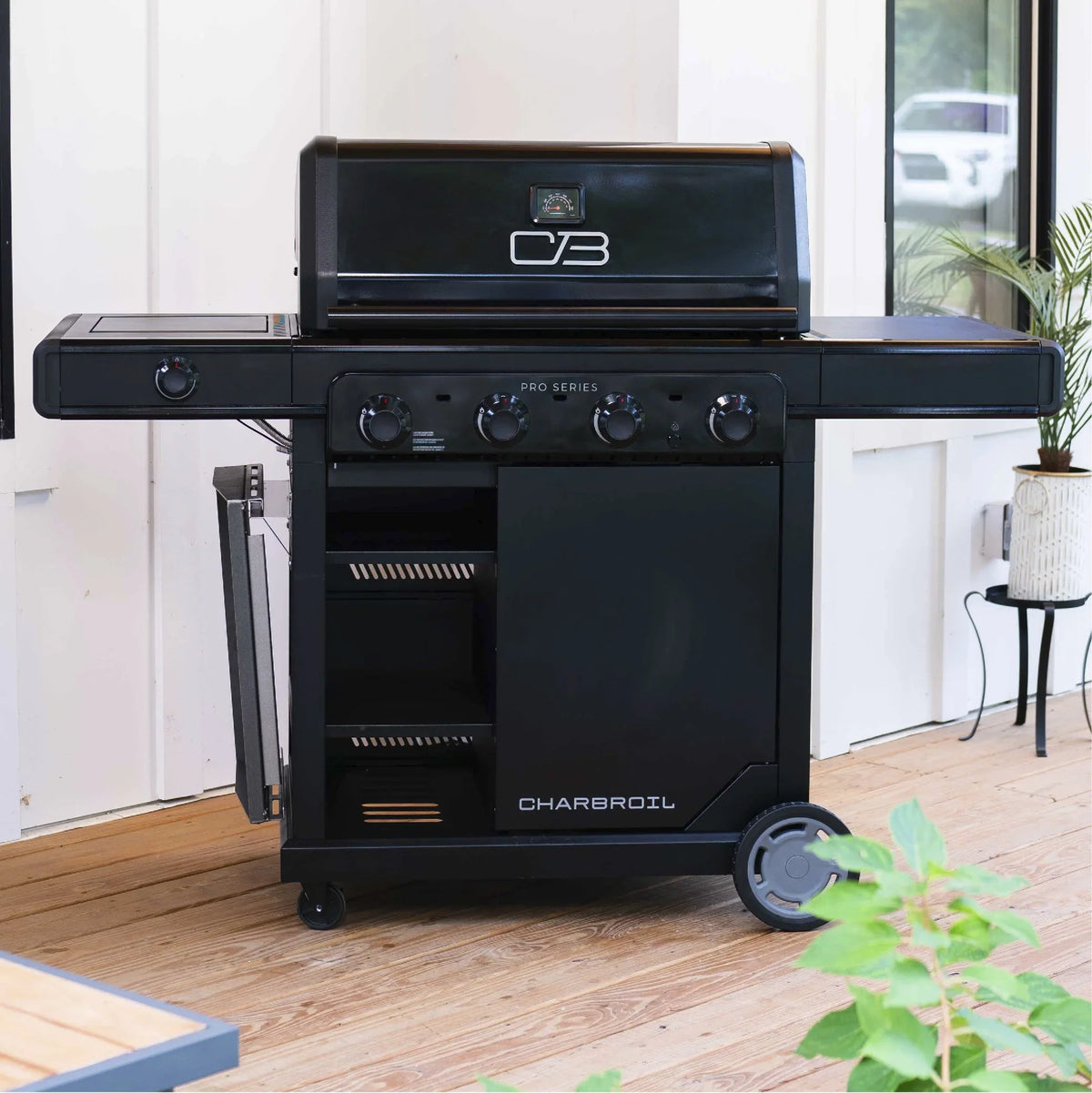 Grill and Gas 4-Burner Side Burner with Pro Char-Broil Series™ Griddle