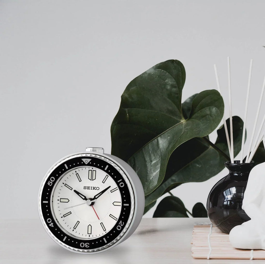 White, QHE184JLH Analog, Seiko Quartz, Clock, Mai Beep Alarm