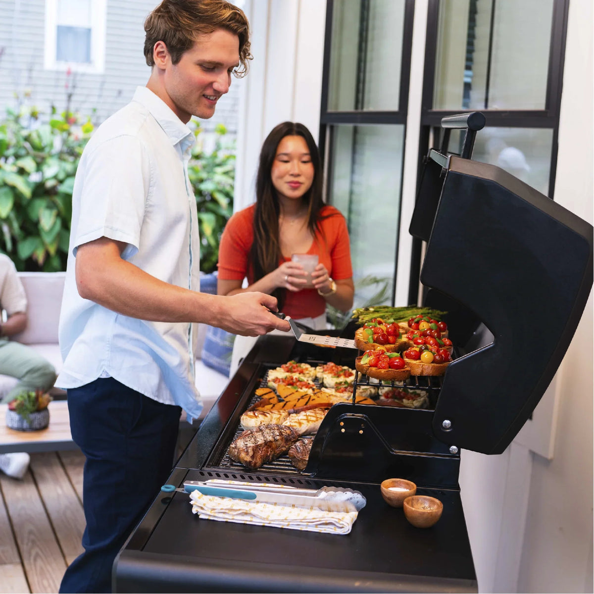 Grill and Gas 4-Burner Side Burner with Pro Char-Broil Series™ Griddle