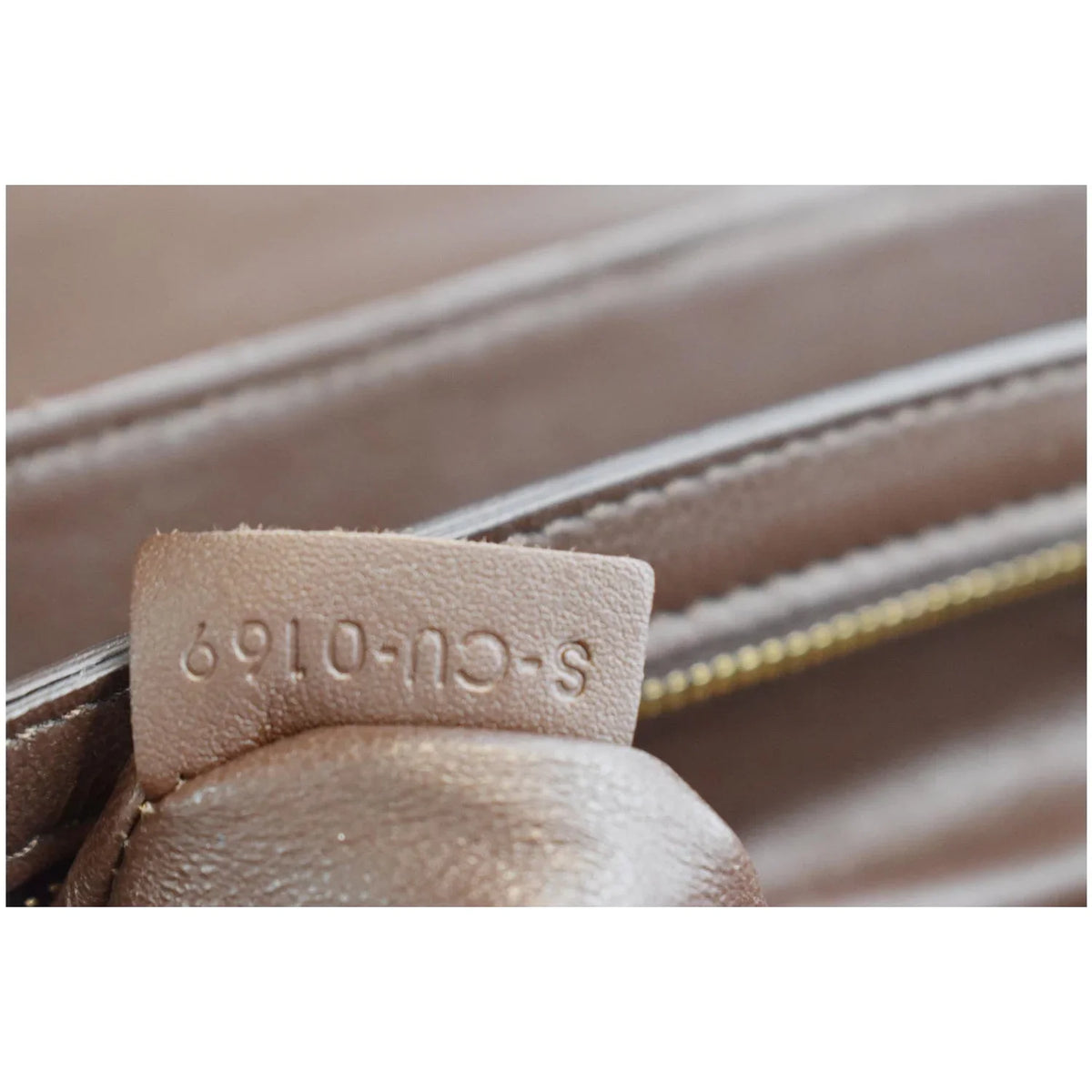 Bag Leather Crossbody Medium Pre-owned Quilted Khaki C CELINE